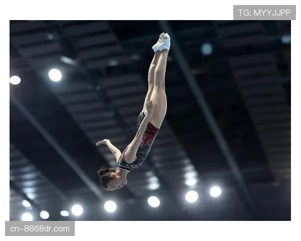 朱雪莹家里那个蹦床，比我家客厅还大