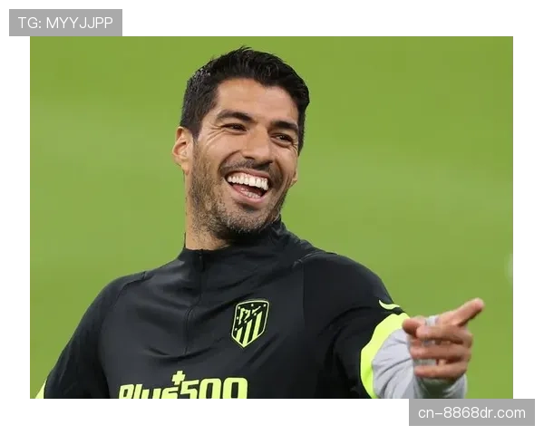 苏亚雷斯训练完顺手给家里泳池换了套新瓷砖