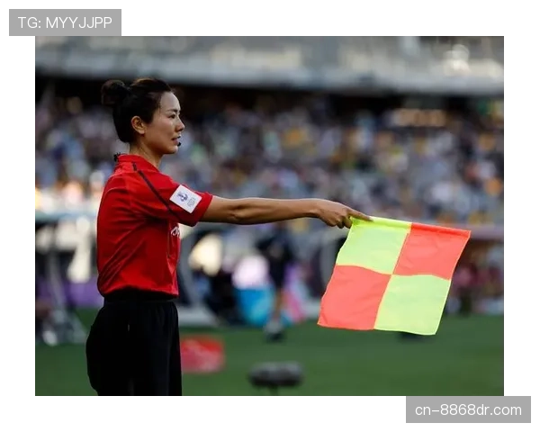 第四官员在足球比赛中职责与与裁判团队协作的关键规则解析